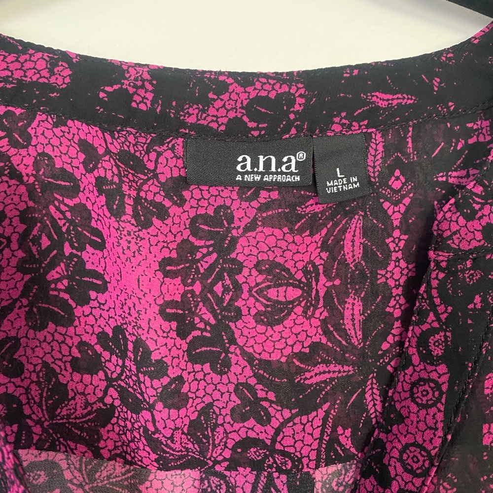 a.n.a Pink Sleeveless Blouse with Bold Print - Picture 3 of 4